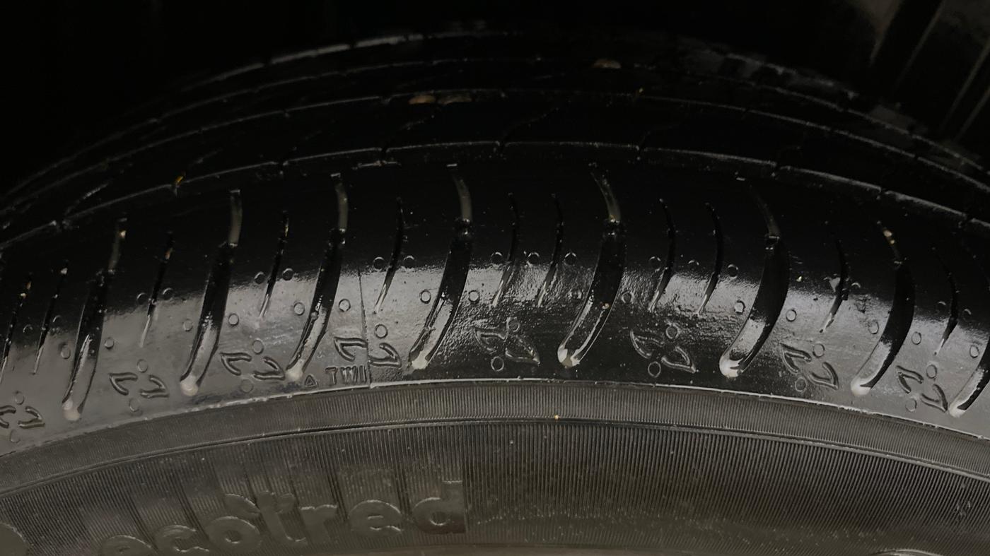2025 Maruti FRONX ALPHA 1.0L TURBO 6 AT, Petrol, Automatic, 34,614 km, Right Rear Tyre Tread
