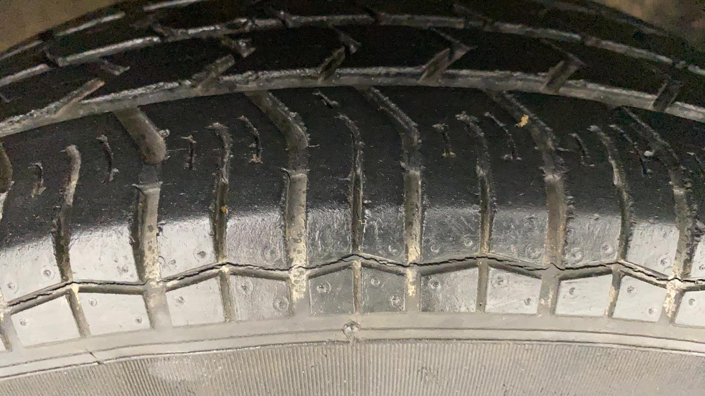 2010 Maruti Swift Dzire VXI, Petrol, Manual, 34,821 km, Right Front Tyre Tread