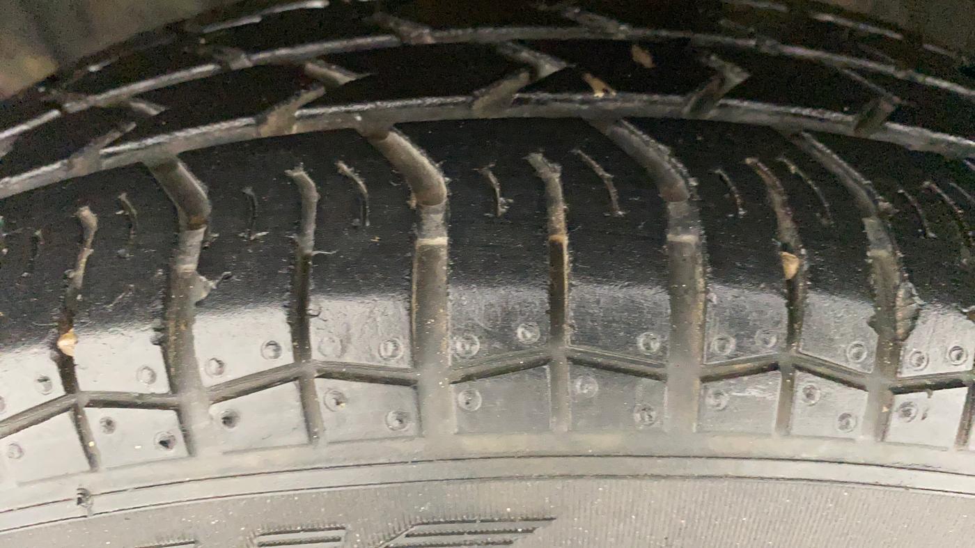 2010 Maruti Swift Dzire VXI, Petrol, Manual, 34,821 km, Left Front Tyre Tread