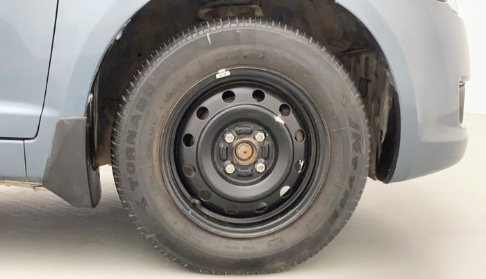 2010 Maruti Swift Dzire VXI, Petrol, Manual, 34,821 km, Right Front Wheel