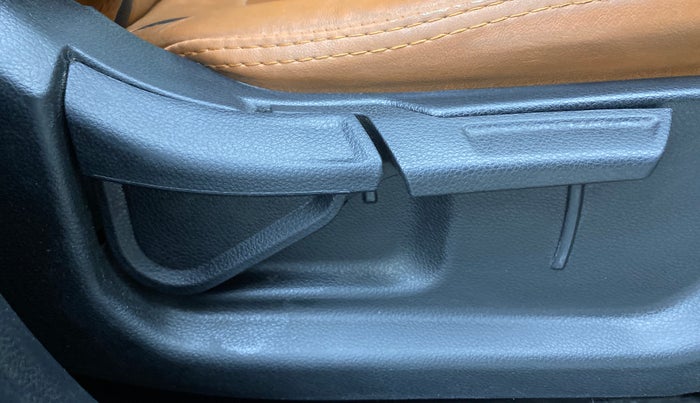 2022 KIA SONET HTX 1.0 IMT, Petrol, Manual, 89,713 km, Driver Side Adjustment Panel