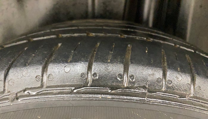 2018 Maruti Ciaz S 1.4 MT PETROL, Petrol, Manual, 1,31,896 km, Left Rear Tyre Tread