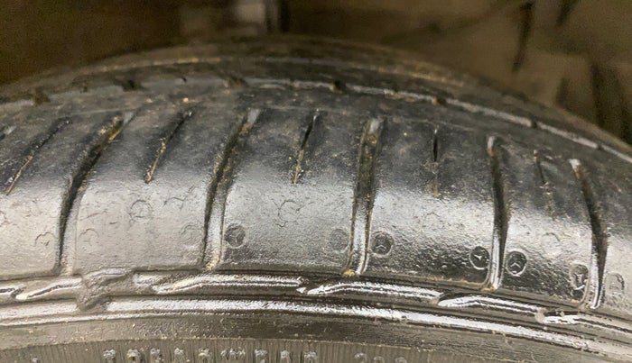 2018 Maruti Ciaz S 1.4 MT PETROL, Petrol, Manual, 1,31,896 km, Right Front Tyre Tread