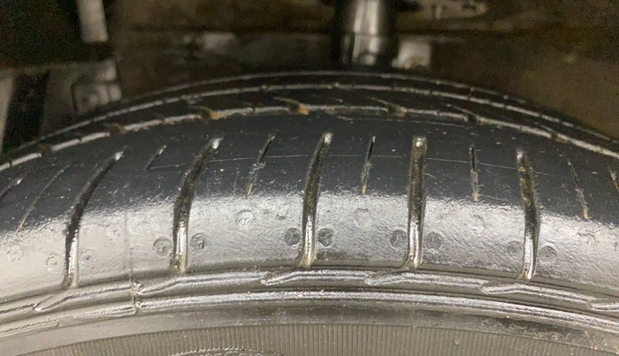 2018 Maruti Ciaz S 1.4 MT PETROL, Petrol, Manual, 1,31,896 km, Left Front Tyre Tread