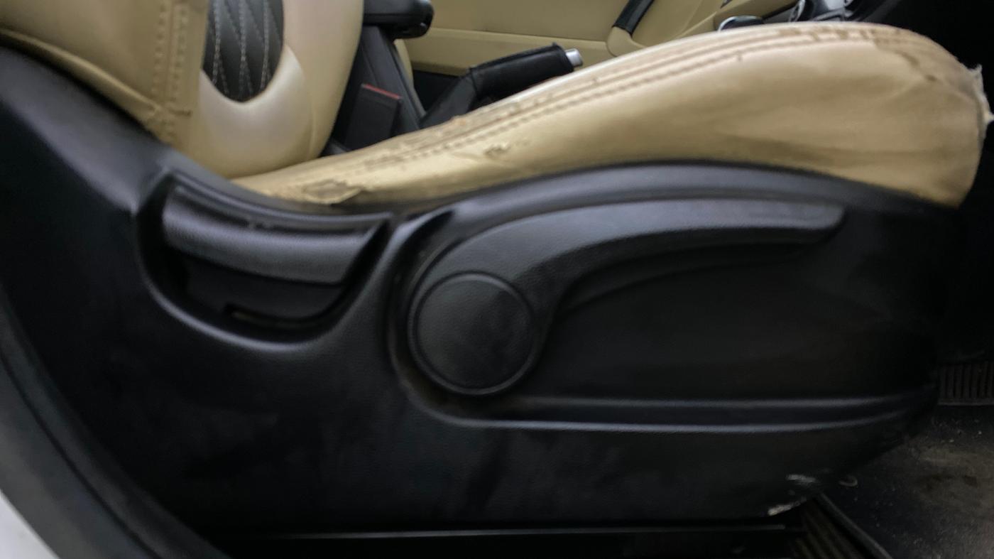 2017 Hyundai Creta SX PLUS AT 1.6 PETROL, Petrol, Automatic, 38,706 km, Driver Side Adjustment Panel