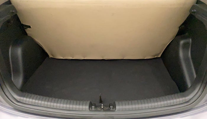 2017 Hyundai Grand i10 MAGNA 1.2 KAPPA VTVT, Petrol, Manual, 41,051 km, Boot Inside