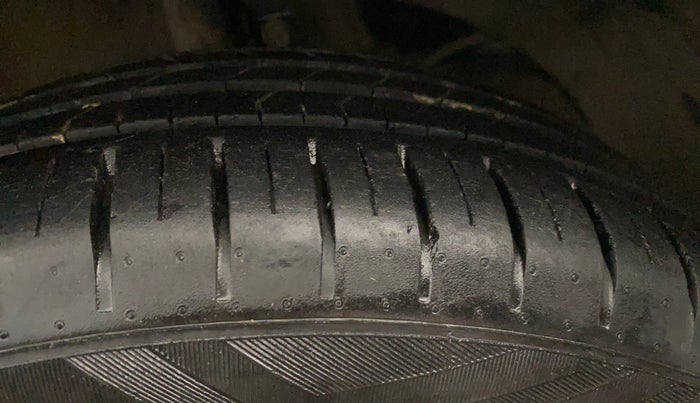 2022 Maruti Baleno ZETA 1.2 AGS, Petrol, Automatic, 12,056 km, Right Front Tyre Tread