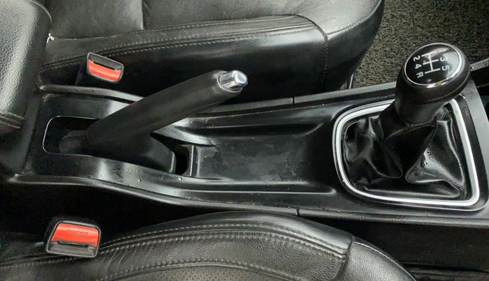 2016 Maruti Ciaz ZXI+ RS, Petrol, Manual, 50,234 km, Gear Lever