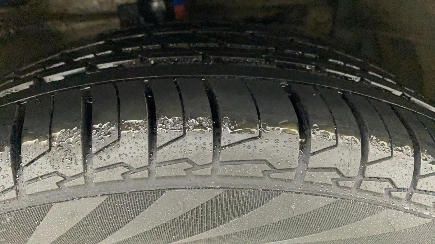 2016 Maruti Ciaz ZXI+ RS, Petrol, Manual, 50,234 km, Right Front Tyre Tread