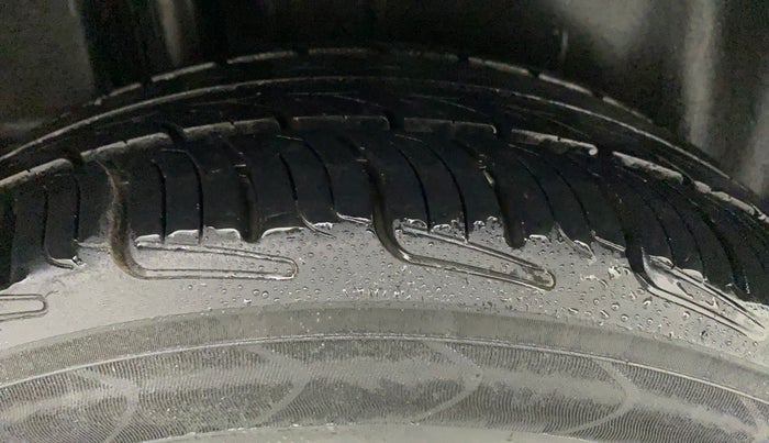2016 Maruti Ciaz ZXI+ RS, Petrol, Manual, 50,234 km, Right Rear Tyre Tread