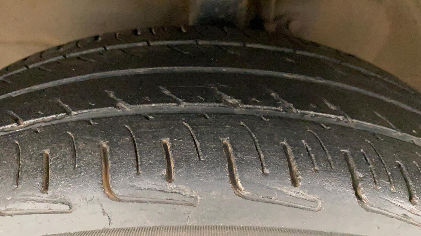 2017 Maruti Wagon R 1.0 VXI AMT, Petrol, Automatic, 86,605 km, Left Front Tyre Tread