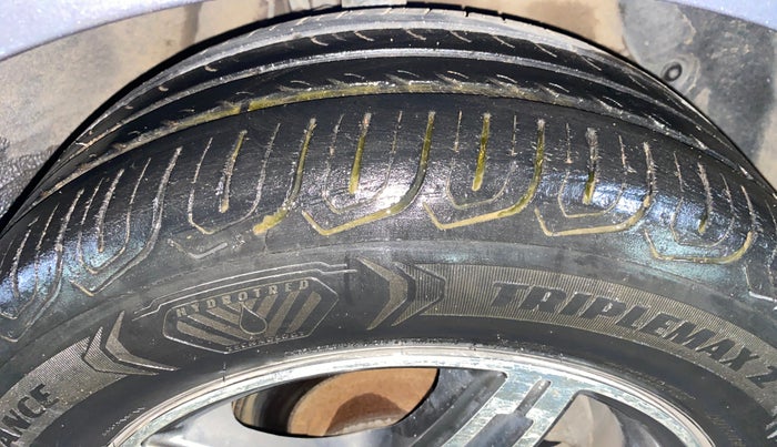 2014 Hyundai Grand i10 SPORTZ 1.2 KAPPA VTVT, Petrol, Manual, 41,599 km, Right Front Tyre Tread