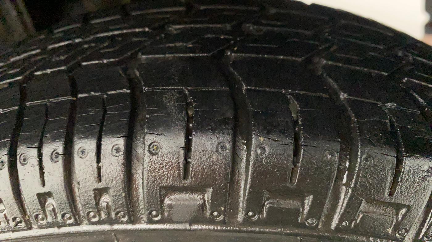 2016 Maruti Alto 800 LXI, Petrol, Manual, 35,187 km, Left Rear Tyre Tread