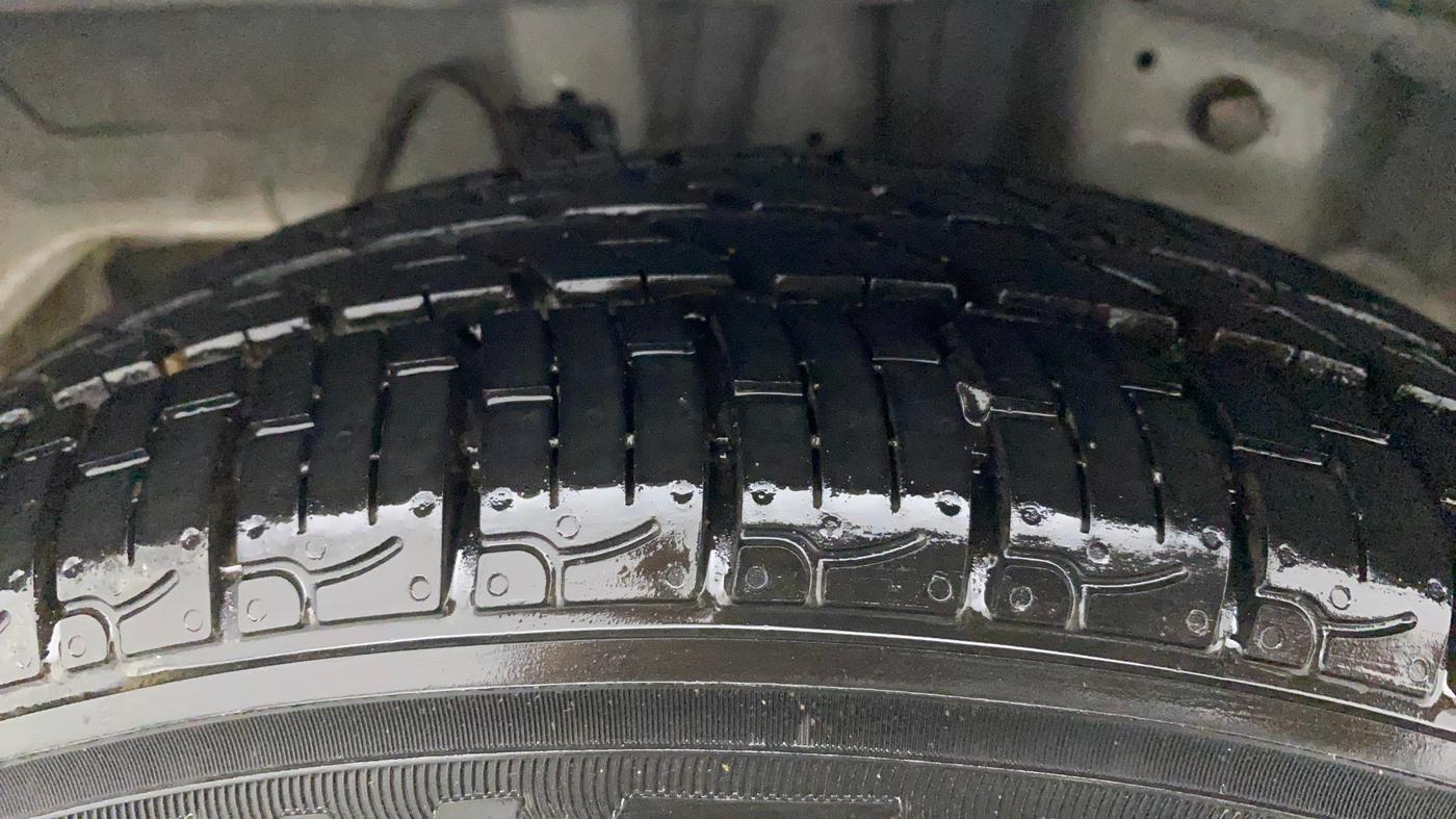 2018 Hyundai Eon ERA +, Petrol, Manual, 30,324 km, Right Rear Tyre Tread