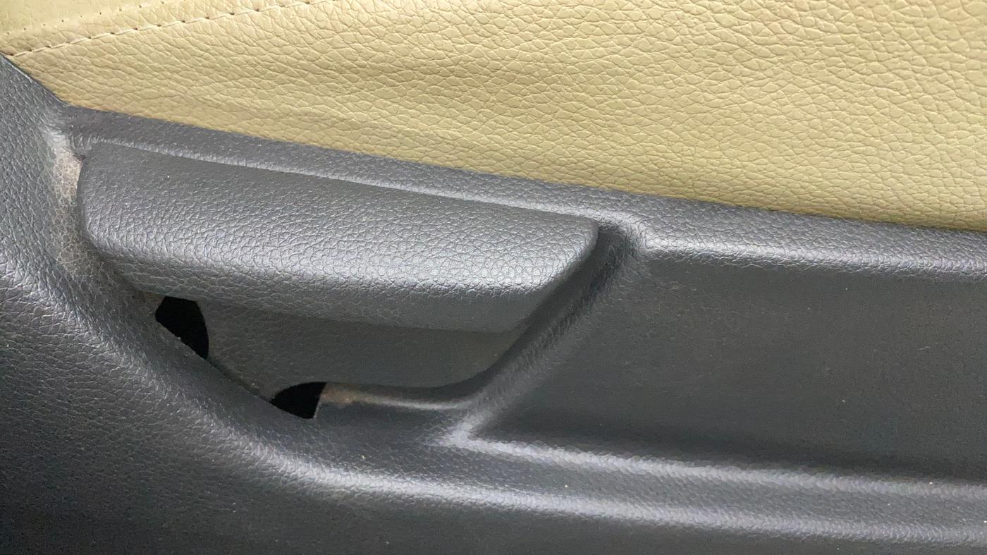 2018 Hyundai Eon ERA +, Petrol, Manual, 30,324 km, Driver Side Adjustment Panel