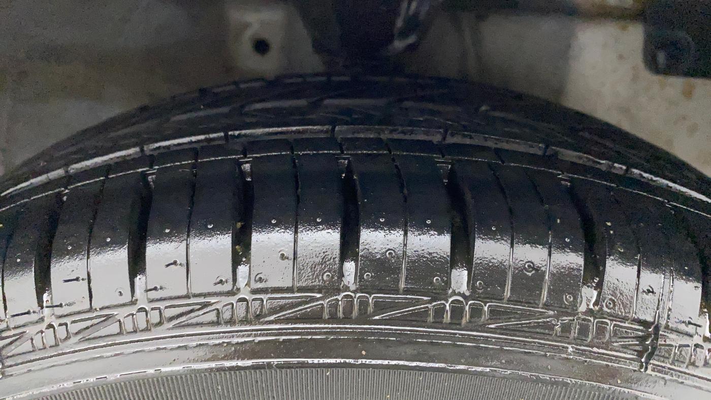 2018 Hyundai Eon ERA +, Petrol, Manual, 30,324 km, Right Front Tyre Tread