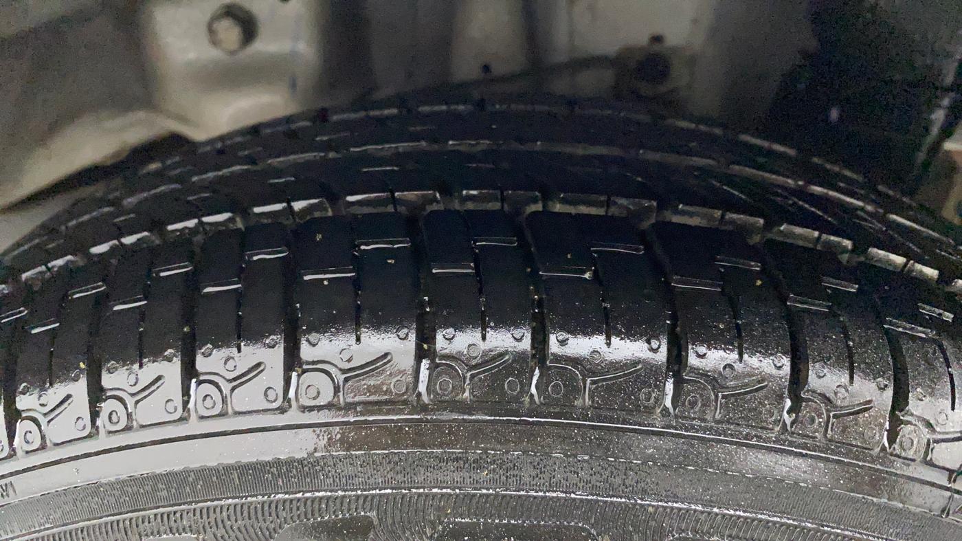 2018 Hyundai Eon ERA +, Petrol, Manual, 30,324 km, Left Rear Tyre Tread