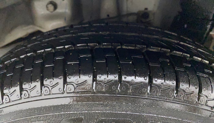 2018 Hyundai Eon ERA +, Petrol, Manual, 30,324 km, Left Rear Tyre Tread