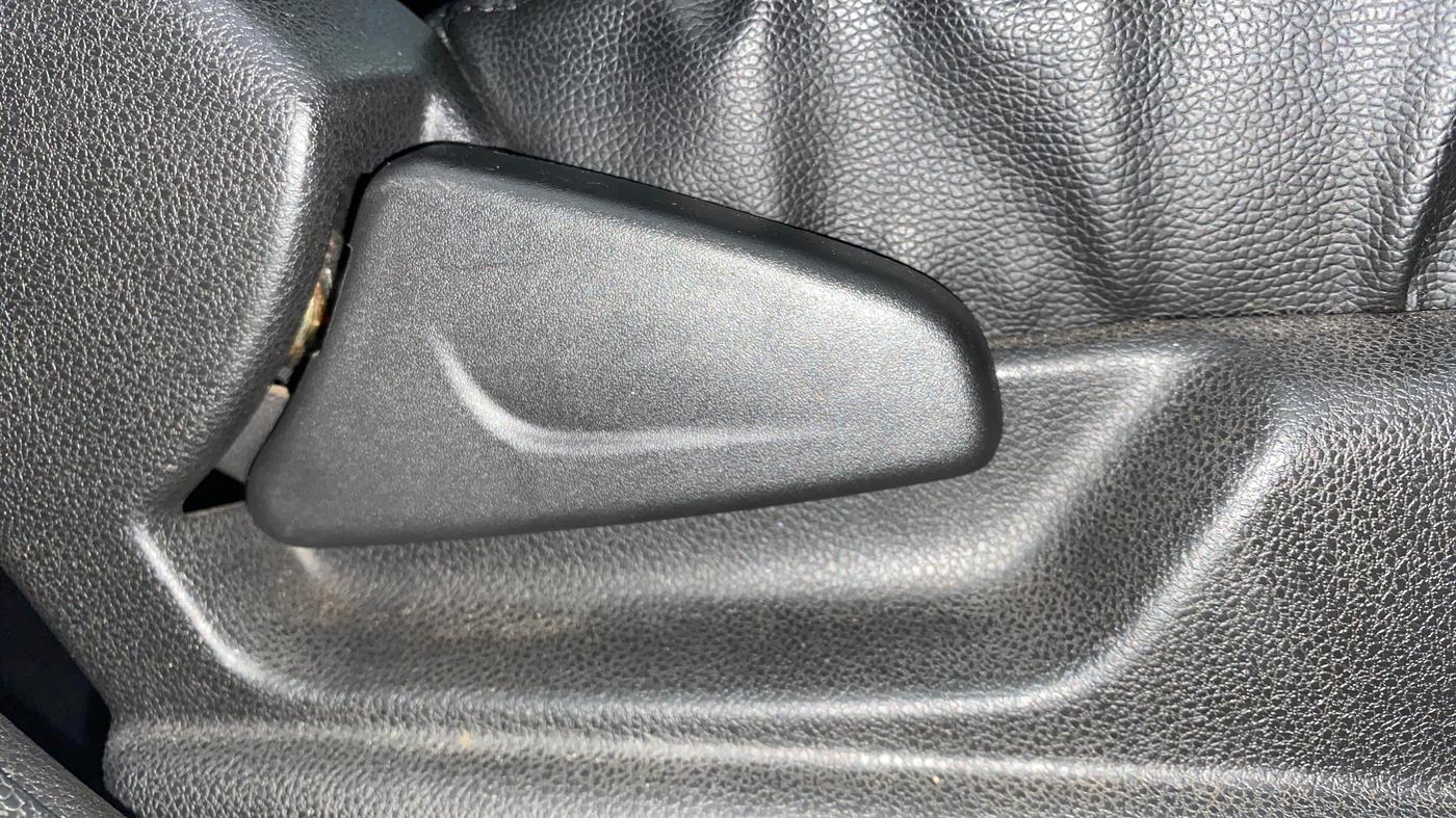 2019 Renault Kwid RXT 1.0 AMT (O), Petrol, Automatic, 57,254 km, Driver Side Adjustment Panel