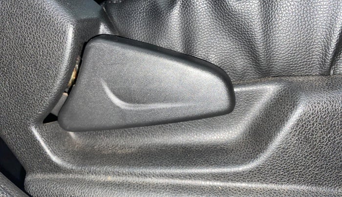 2019 Renault Kwid RXT 1.0 AMT (O), Petrol, Automatic, 57,254 km, Driver Side Adjustment Panel