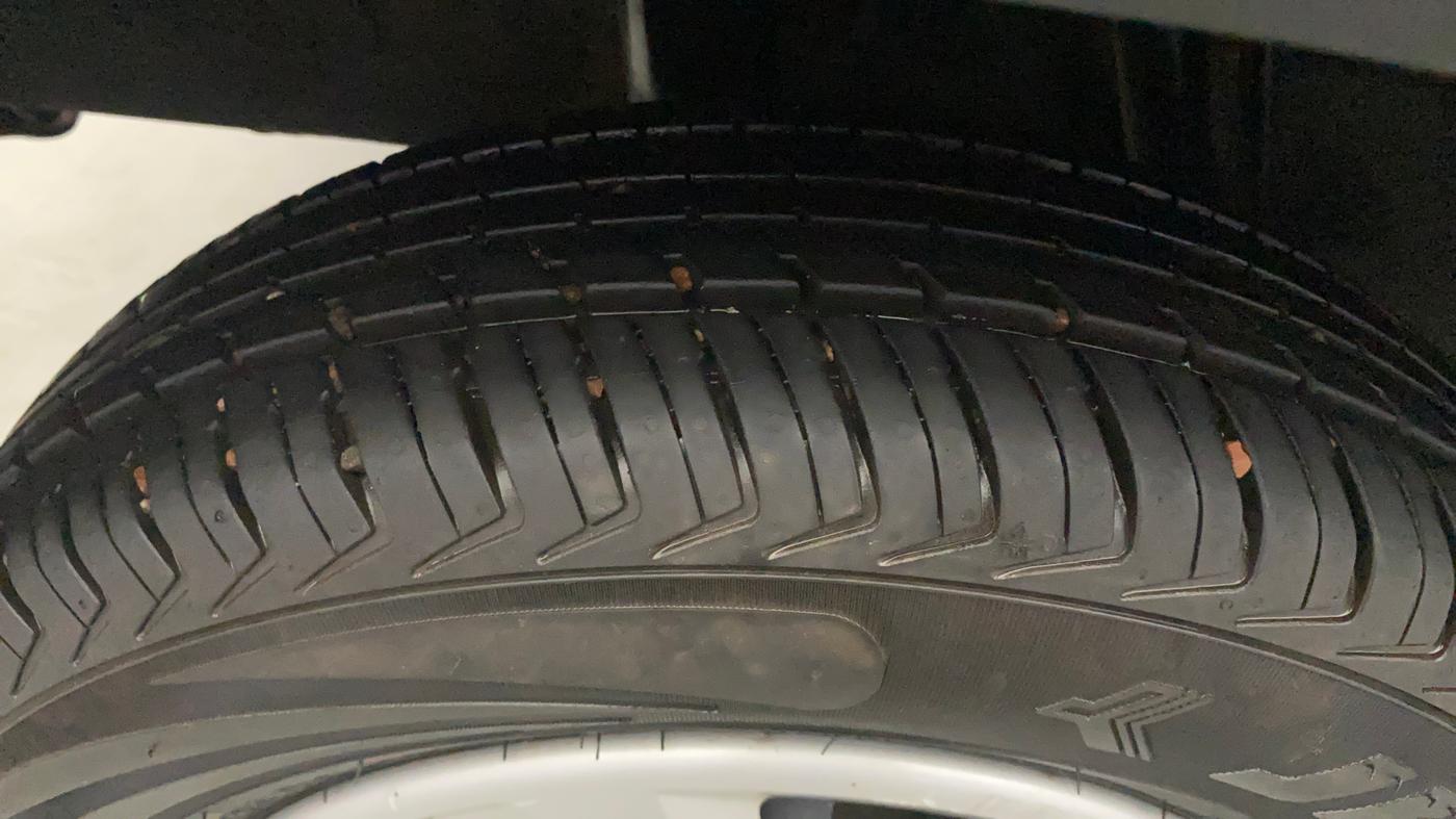 2019 Renault Kwid RXT 1.0 AMT (O), Petrol, Automatic, 57,254 km, Right Rear Tyre Tread