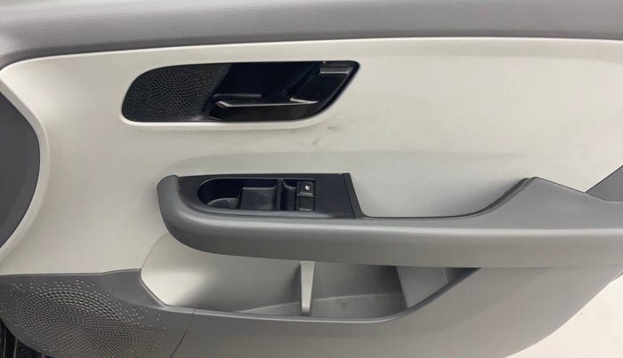 2020 Tata ALTROZ XE PETROL, Petrol, Manual, 26,151 km, Driver Side Door Panels Control