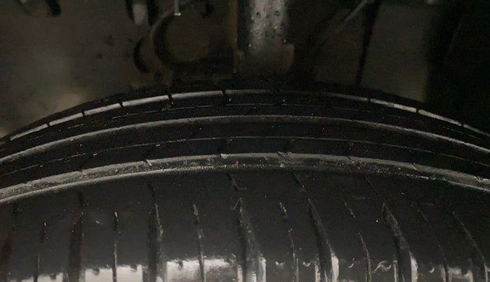 2020 Tata ALTROZ XE PETROL, Petrol, Manual, 26,151 km, Left Front Tyre Tread