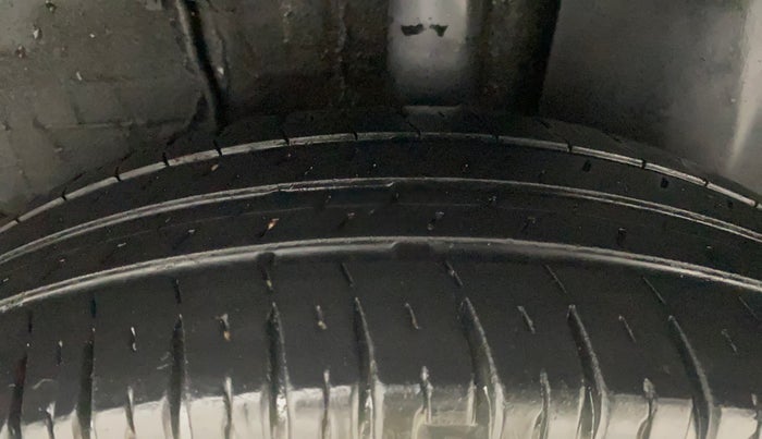 2020 Tata ALTROZ XE PETROL, Petrol, Manual, 26,151 km, Left Rear Tyre Tread