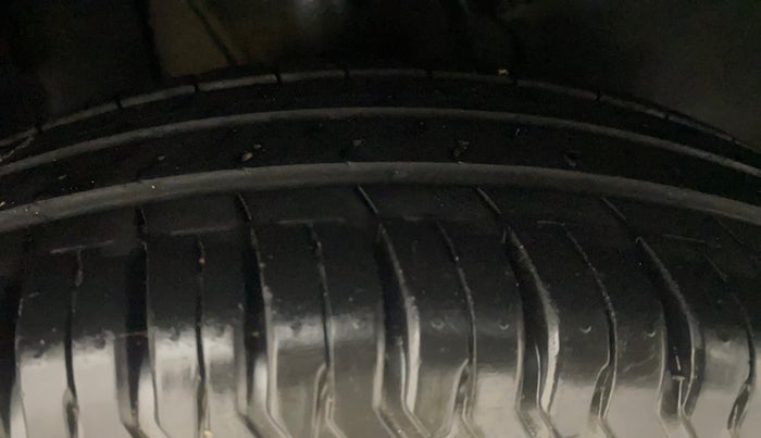 2020 Tata ALTROZ XE PETROL, Petrol, Manual, 26,151 km, Right Front Tyre Tread