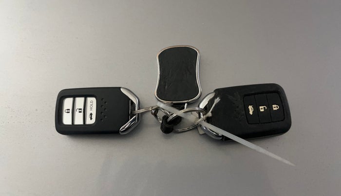 2021 Honda Amaze 1.2L I-VTEC VX CVT, Petrol, Automatic, 32,640 km, Key Close Up