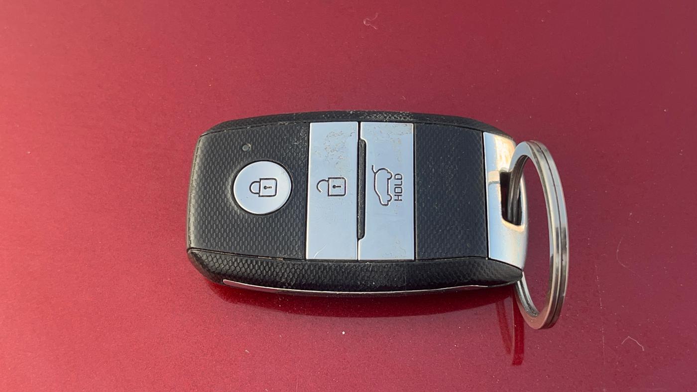 2022 KIA CARENS LUXURY PLUS 1.4 PETROL 7 STR, Petrol, Manual, 68,570 km, Key Close Up
