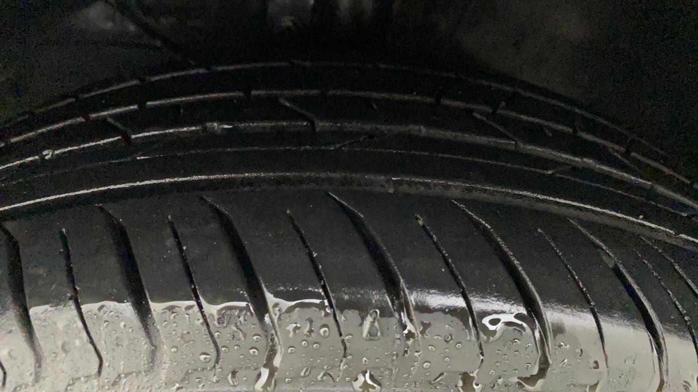 2016 Maruti Baleno ALPHA PETROL 1.2, Petrol, Manual, 73,682 km, Left Front Tyre Tread