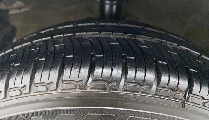 2010 Hyundai i20 SPORTZ (O) 1.2, Petrol, Manual, 66,314 km, Left Front Tyre Tread