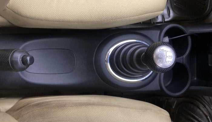 2013 Honda Brio V MT, Petrol, Manual, 91,914 km, Gear Lever