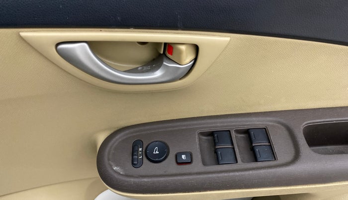 2013 Honda Brio V MT, Petrol, Manual, 91,914 km, Driver Side Door Panels Control