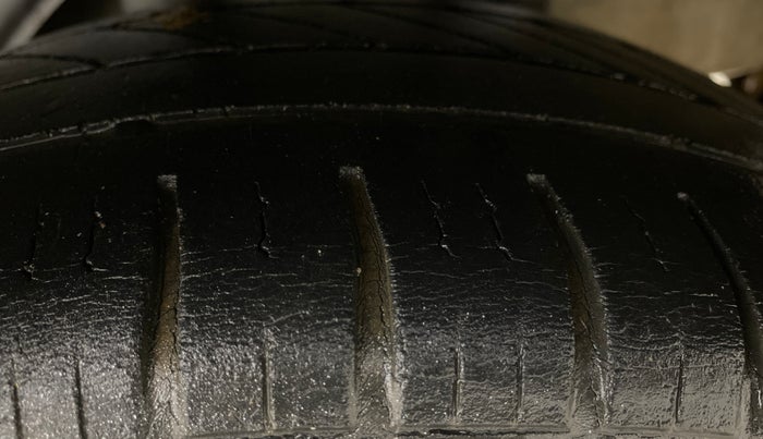 2013 Honda Brio V MT, Petrol, Manual, 91,914 km, Left Rear Tyre Tread