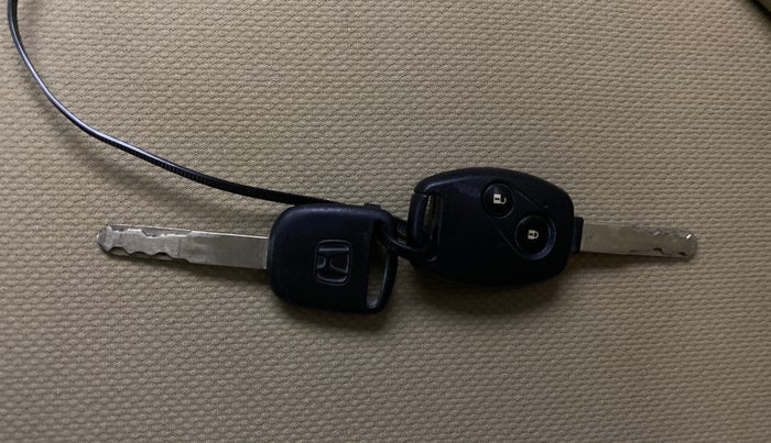 2013 Honda Brio V MT, Petrol, Manual, 91,914 km, Key Close Up