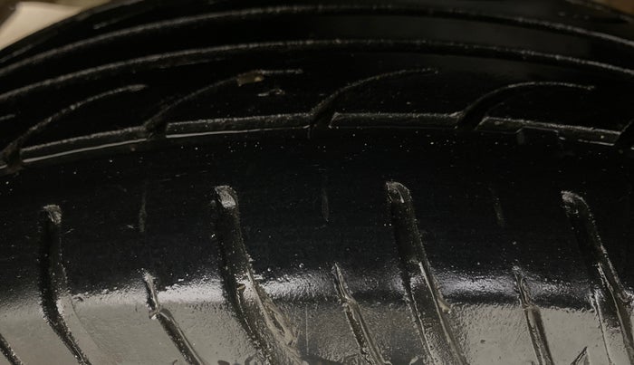 2013 Honda Brio V MT, Petrol, Manual, 91,914 km, Left Front Tyre Tread