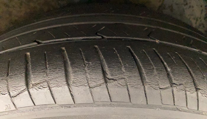 2018 Hyundai Verna 1.6 VTVT SX (O) AT, Petrol, Automatic, 39,147 km, Right Front Tyre Tread