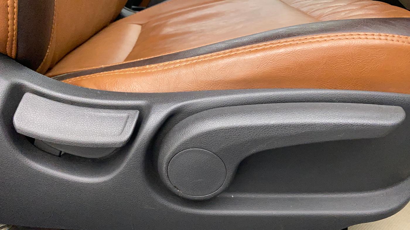 2018 Hyundai Verna 1.6 VTVT SX (O) AT, Petrol, Automatic, 39,147 km, Driver Side Adjustment Panel