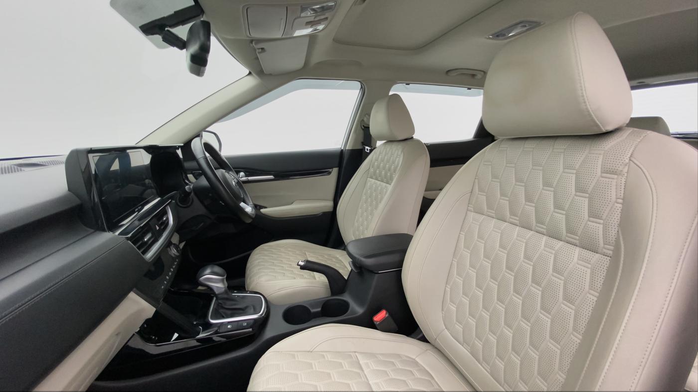 2019 KIA SELTOS HTX+ AT 1.5 DIESEL, Diesel, Automatic, 23,995 km, Right Side Front Door Cabin
