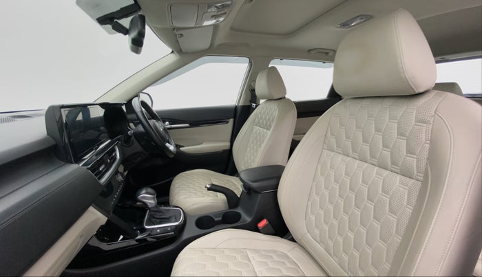 2019 KIA SELTOS HTX+ AT 1.5 DIESEL, Diesel, Automatic, 23,995 km, Right Side Front Door Cabin