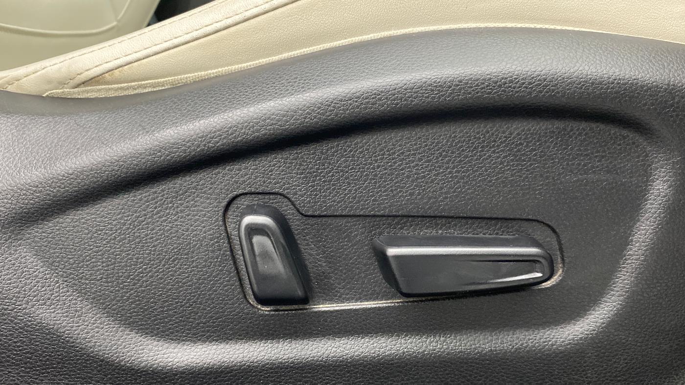 2019 KIA SELTOS HTX+ AT 1.5 DIESEL, Diesel, Automatic, 23,995 km, Driver Side Adjustment Panel