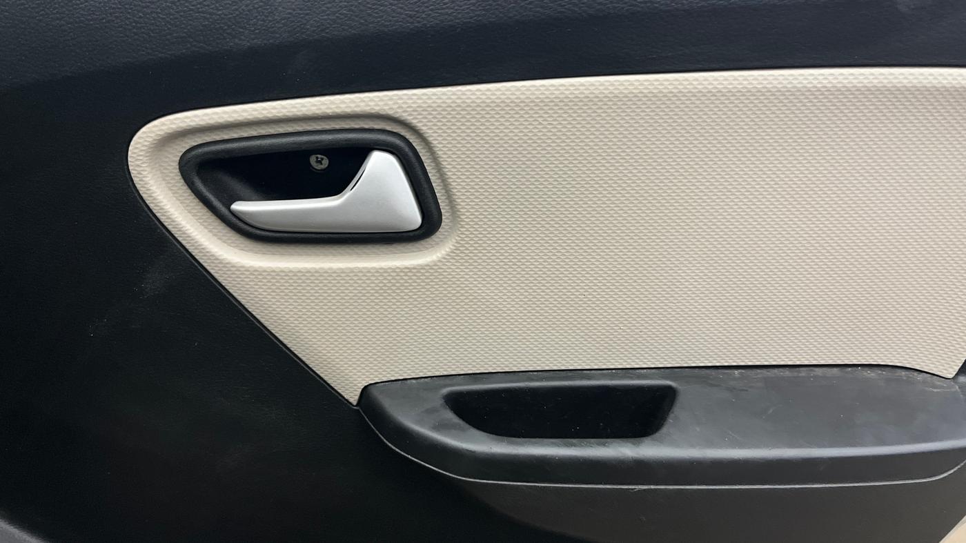 2022 Maruti Alto LXI OPT CNG, CNG, Manual, 57,945 km, Driver Side Door Panels Control