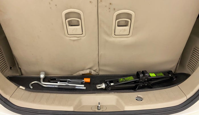 2015 Mahindra XUV500 W6, Diesel, Manual, 59,139 km, Boot Inside