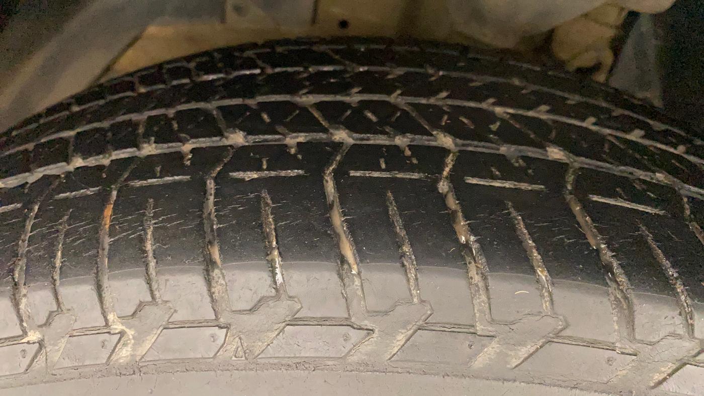 2015 Mahindra XUV500 W6, Diesel, Manual, 59,139 km, Left Front Tyre Tread