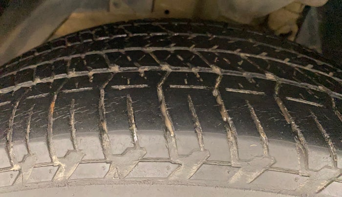 2015 Mahindra XUV500 W6, Diesel, Manual, 59,139 km, Left Front Tyre Tread