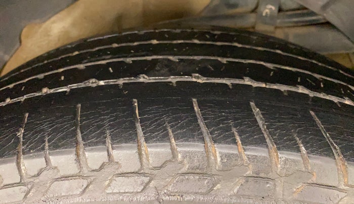 2015 Mahindra XUV500 W6, Diesel, Manual, 59,139 km, Left Rear Tyre Tread