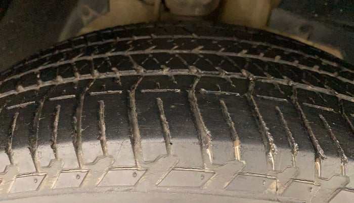 2015 Mahindra XUV500 W6, Diesel, Manual, 59,139 km, Right Front Tyre Tread