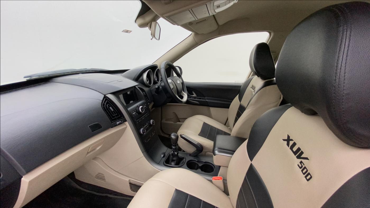 2015 Mahindra XUV500 W6, Diesel, Manual, 59,139 km, Right Side Front Door Cabin